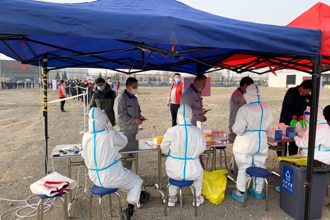 同心同力齊抗疫-壓型鋼板廠家宏鑫源全員核酸檢測有序進(jìn)行(圖2)