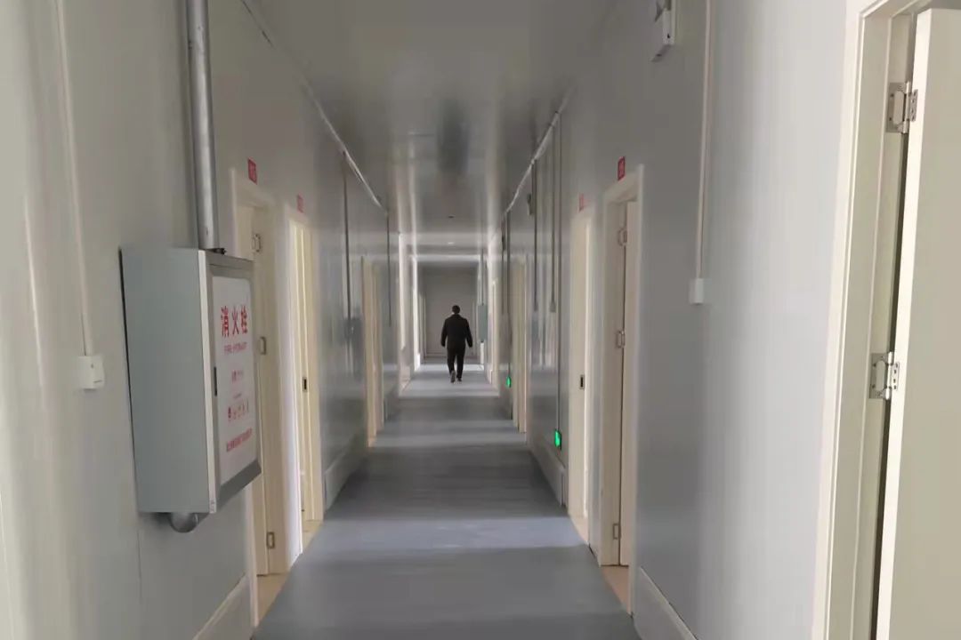 疫情就是命令，彩鋼夾芯板廠家宏鑫源緊急馳援多地方艙醫(yī)院建設(shè)(圖15)