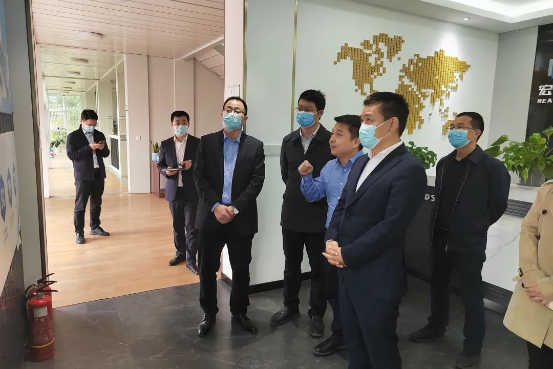 重慶市永川區(qū)委常委、副區(qū)長宋文到訪樓承板廠家宏鑫源重慶金諾公司調(diào)研工作(圖1)